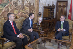 El presidente recibe a Emilio Fernández-castaño y a  don Eduardo López Busquets  comisario  del aExpo Zaragoza 2008 y director general  de esta Oficina