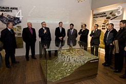 Burillo, García, Sanz, Jiménez y Corpas durante la inauguración de la colección de piezas de Las Eretas en Berbinzana.