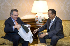 El Presidente Migual Sanz y el delegado saharaui en Navarra, Ahmed Salama