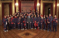El consejero Catalán, junto a los jóvenes chilenos 
