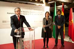 El Presidente Sanz inaugura la exposición Encuentros de Pamplona 72