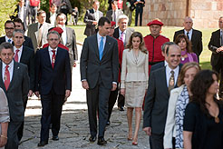 Los Príncipes y el Presidente Sanz en el cortejo de llegada a Leyre