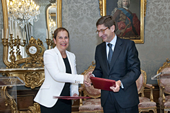 La presidenta Barkos, con el presidente de Bankia, José Ignacio Goirigolzarri.