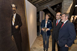 El consejero Catalán, durante la visita de la exposición.