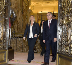 El Presidente Sanz recibe a la ministra Jiménez en el Palacio de Navarra