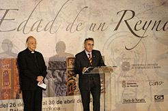 El Arzobispo de Pamplona (izquierda) y el Presidente Sanz, durante el acto de inauguración