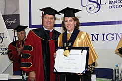 La Presidenta Barcina, con el fundador presidente de la USIL, Raúl Diez Canseco Terry.