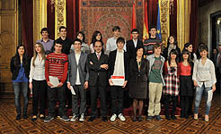 El consejero Catalán con los alumnos premiados