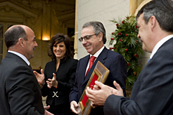 El presidente de UCAN recibe la Medalla de Oro de Navarra.