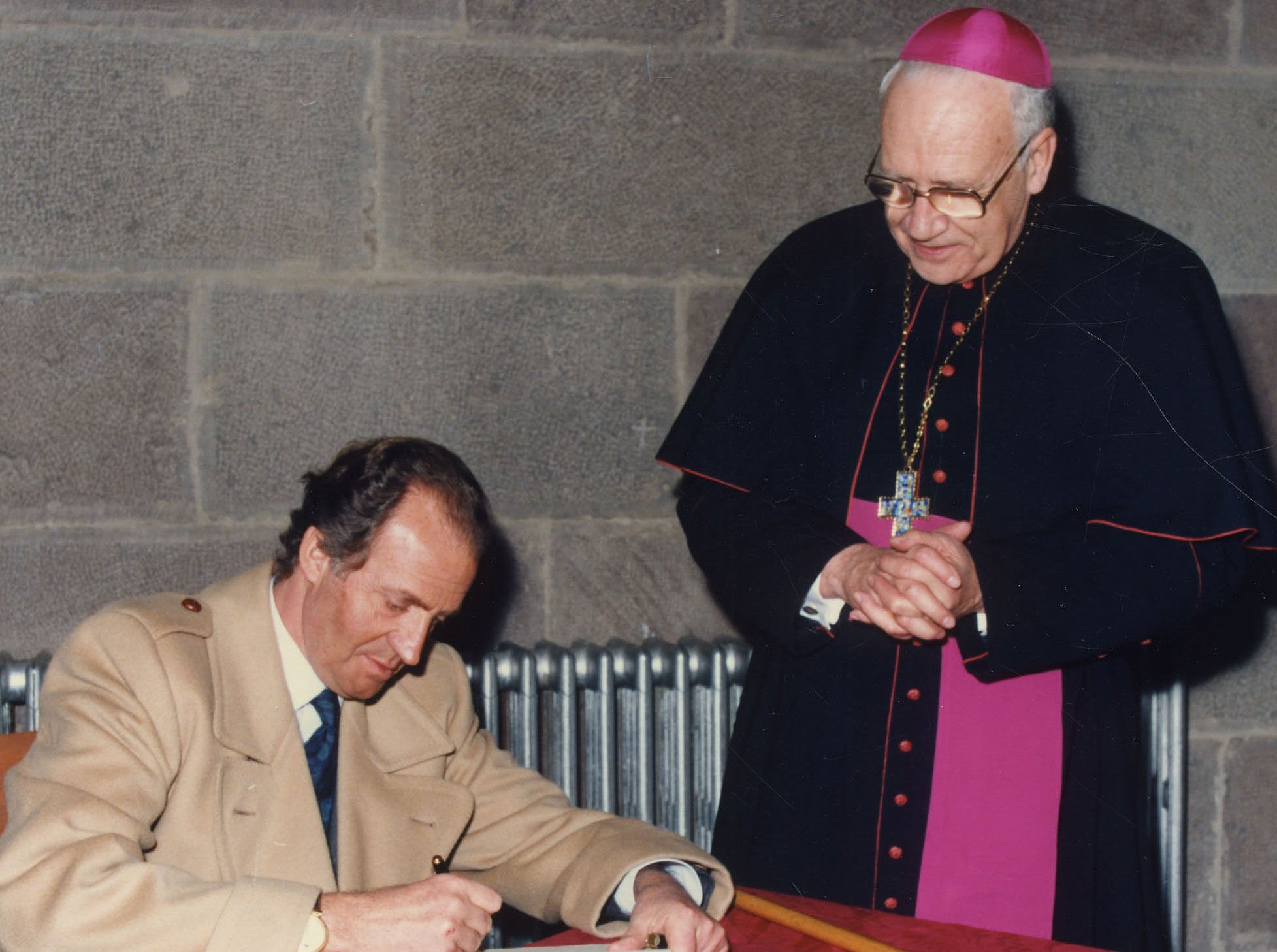 Monseñor Cirarda con el Rey Juan Carlos