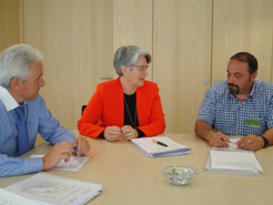 La consejera Goicoechea se entrevista con el alcalde de Andosilla
