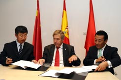 El Gobierno de Navarra cierra en Shanghai un acuerdo con un grupo hispano-chino para la construcción de una fábrica de autobuses eléctricos en la Comunidad Foral