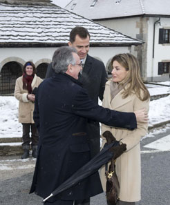 Sanz saluda a los Príncipes de Asturias y de Viana