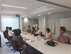 Sesión de trabajo en la sede del Instituto Navarro para la Igualdad.
