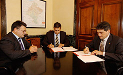 Imagen de la firma del convenio