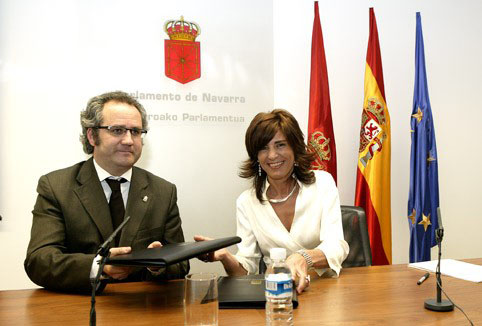 El consejero Pérez-Nievas y la presidenta de la Cámara, Elena Torres. 