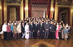 El Presidente Sanz, junto a la delegación