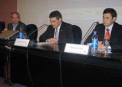 De izda a dcha: Javier Asín, el consejero Burguet y Pedro Antonio Prieto.