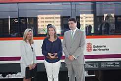 La consejera Alba, entre la directora general de Transportes y el representante de Renfe, Javier Gómez Osacar.