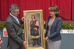 La Presidenta Barcina entrega una copia del cuadro de Luis I a Darritchon