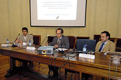 Mesa de conferenciantes: de izq. a dcha., Adín, Bandrés y Rodríguez Garraza.