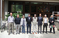 Catalán y Esparza con representantes del instituto de Alsasua.