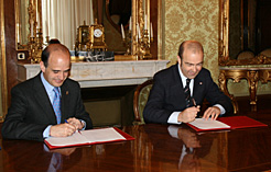 Catalán y Mencos firman el convenio de colaboración