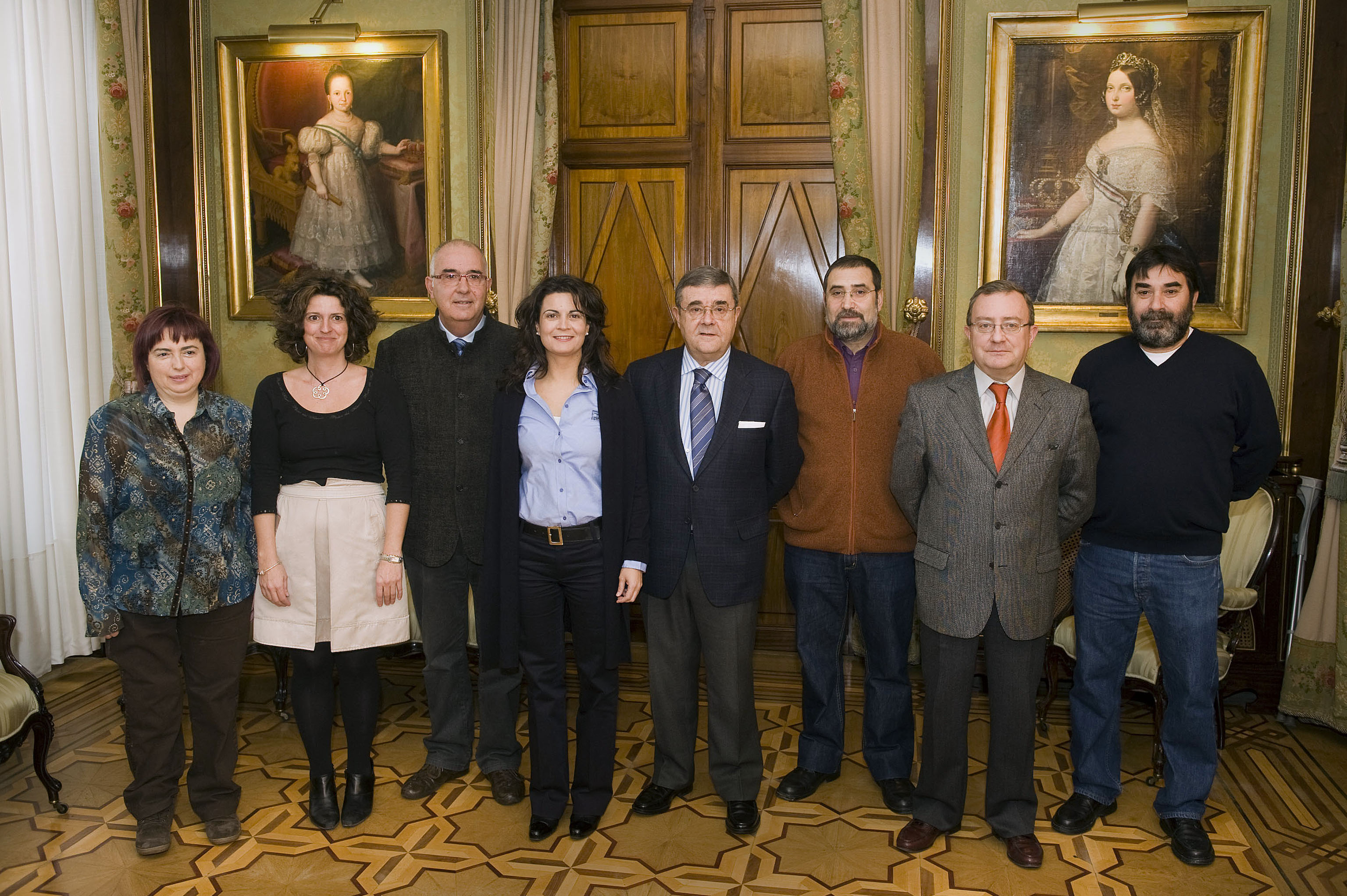 La consejera García Malo con los integrantes de la Mesa sectorial de cohesión social