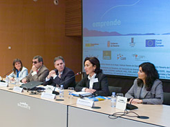 De izda a dcha: Carmen Leza, José Manuel Ayesa, el consejero Armendáriz, Elisa Sainz y Maribel García Malo.