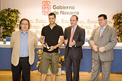 César Cruchaga recibe el premio