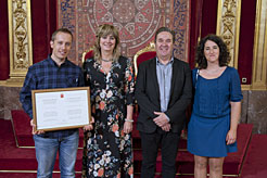 Representantes del Ayuntamiento de Leitza, con el premio.