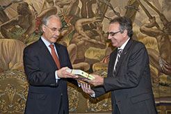 Sanz recibe al embajador de Colombia