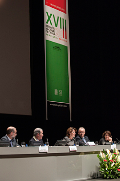 La presidenta Barcina interviene durante la inauguración de la reunión nacional de la Asociación Española de Cirujanos 