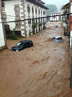 Calle de Elizondo durante las inundaciones del 4 de julio de 2014.