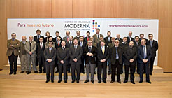 Fotografía de los miembros del comité de expertos y el comité de dirección del plan Moderna
