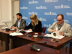 De izquierda a derecha: Baraibar, Ollo y el autor del informe, Pérez Macías.