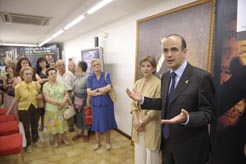 El consejero Catalán presenta a los asistentes los contenidos principales de esta exposición