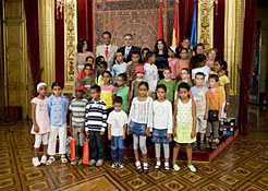 Recepción en el Palacio de Navarra de un grupo de niños saharauis en el año 2008.