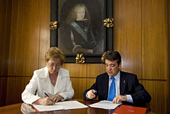 Imagen de la firma del acuerdo