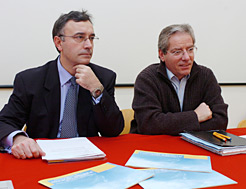 El director general de Enseñanzas Escolares y Profesionales, Fermín Villanueva, y Javier Asín, director-gerente del Centro de Recursos Ambientales de Navarra