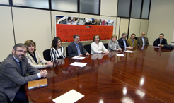 La consejera Kutz con el grupo de trabajo de Atención Especializada que desarrolla el Plan de Salud de Navarra 2006-2012