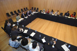 El consejero Catalán con representantes de Centros de otros países en Navarra