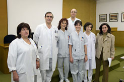 Ezkerretik eskuinera, María Jesús Calvo, Nafarroako Ospitaleko zuzendaria, Martín Vizcaíno doktorea eta Calvo Sáez doktorea. 