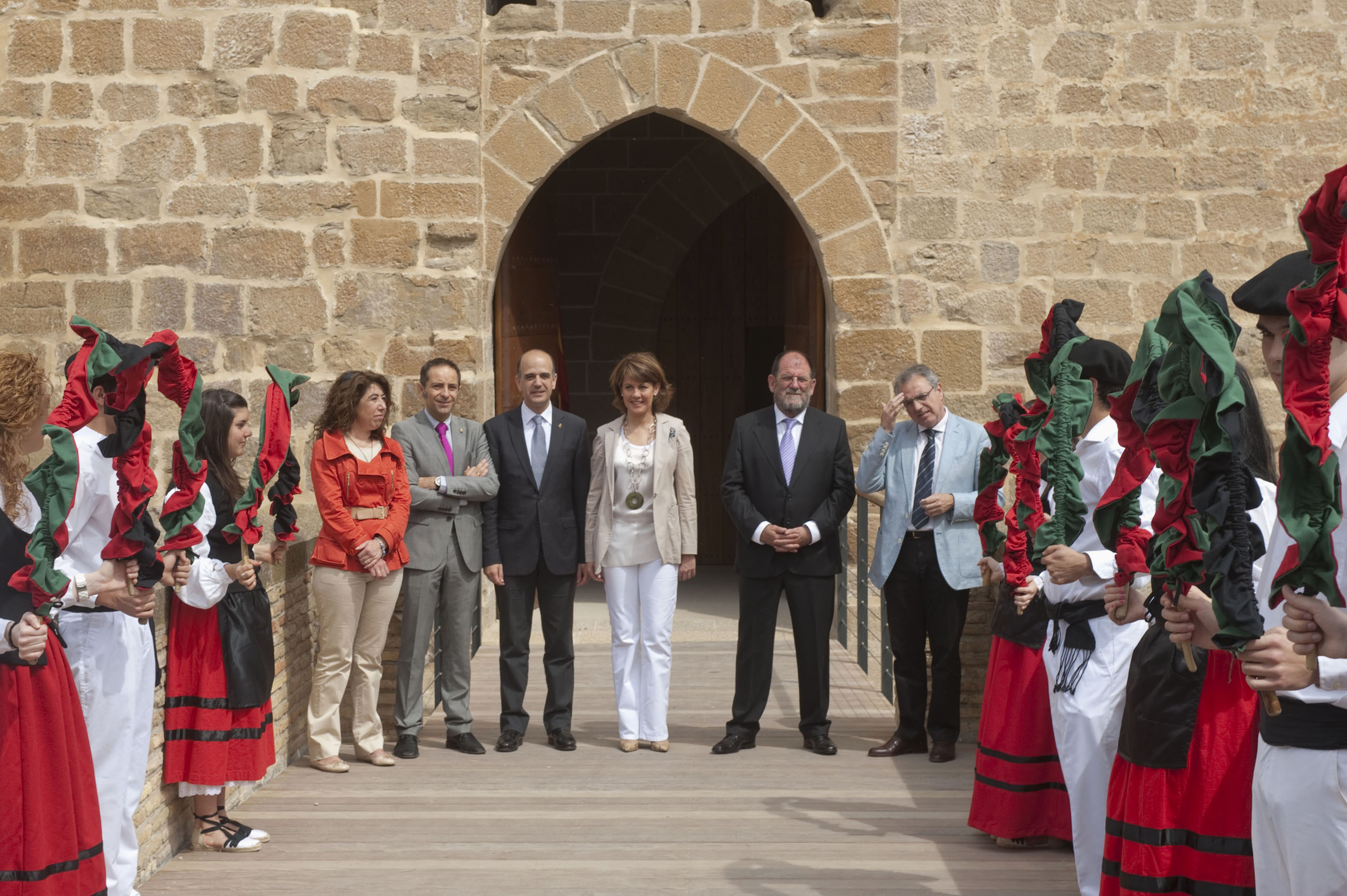 La Presidenta Barcina, en el momento de la apertura del castillo de Marcilla..