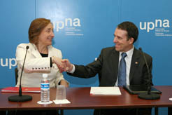 Firma de un protocolo de colaboración del Departamento de Salud y la UPNA