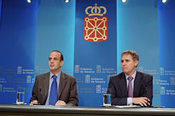 Los consejeros Catalán y Armendáriz, en la rueda de prensa.