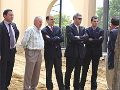 El consjero Catalán con  los alcaldes de Ancín, Mendilibarri y Abaigar. 