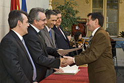 Jose Luis Turrillas saluda al Presidente Sanz