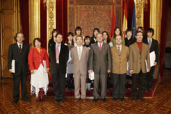El consejero Campy en el rector de la Universidad de Yamaguchi con la delegación japonesa que visita Pamplona