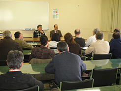 El consejero Catalán ha mantenido un encuentro con profesores del centro. 